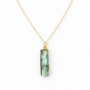 N5219 Labradorite Rectangle Gold Necklace